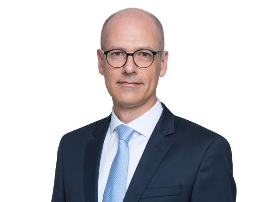 Lars Rueve Headshot Photo