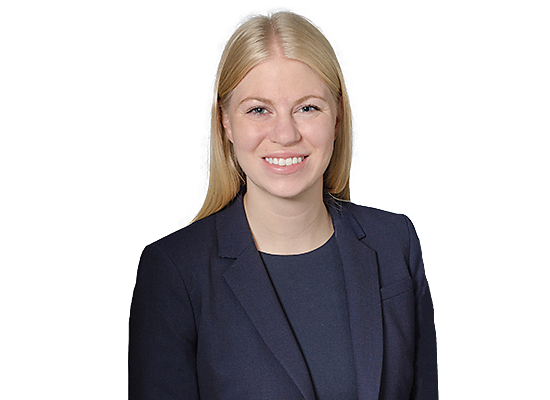 Julie G. Kapoor Headshot Photo